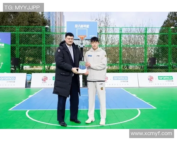 姚明的双脚：从篮球场到人生舞台的坚韧与坚持之路